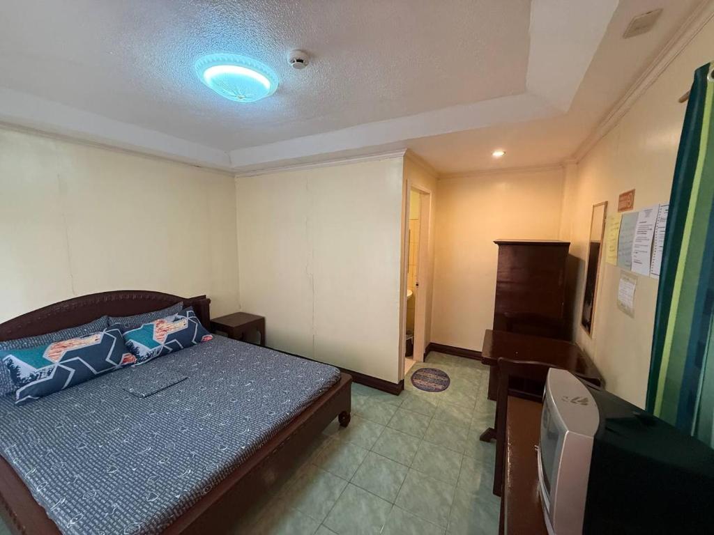 Standard room with double bed, cable TV, and aircon at Pecan Pension House near Iloilo Airport
